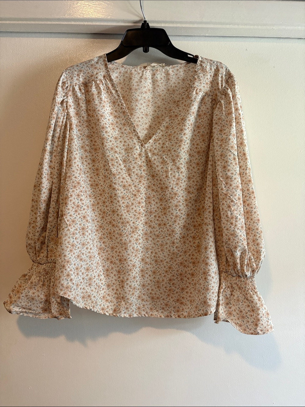 entro Cream Floral V-Neck Long Sleeve Blouse